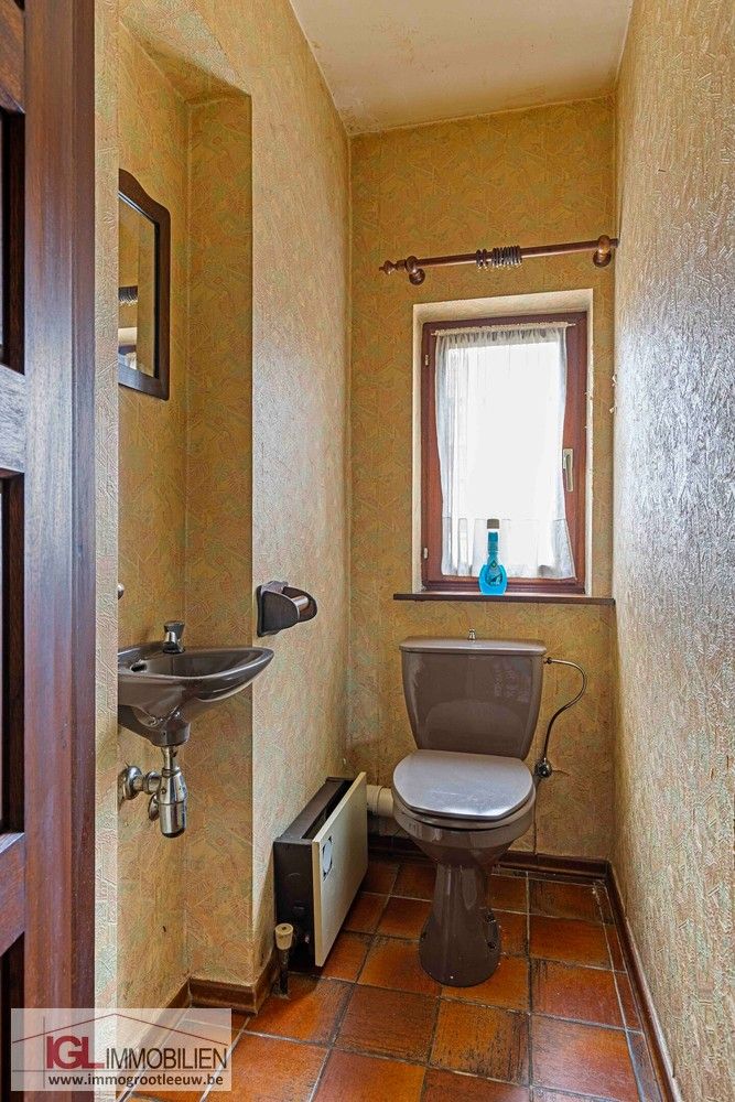 Ruime villa met potentieel op toplocatie in Huizingen foto 6