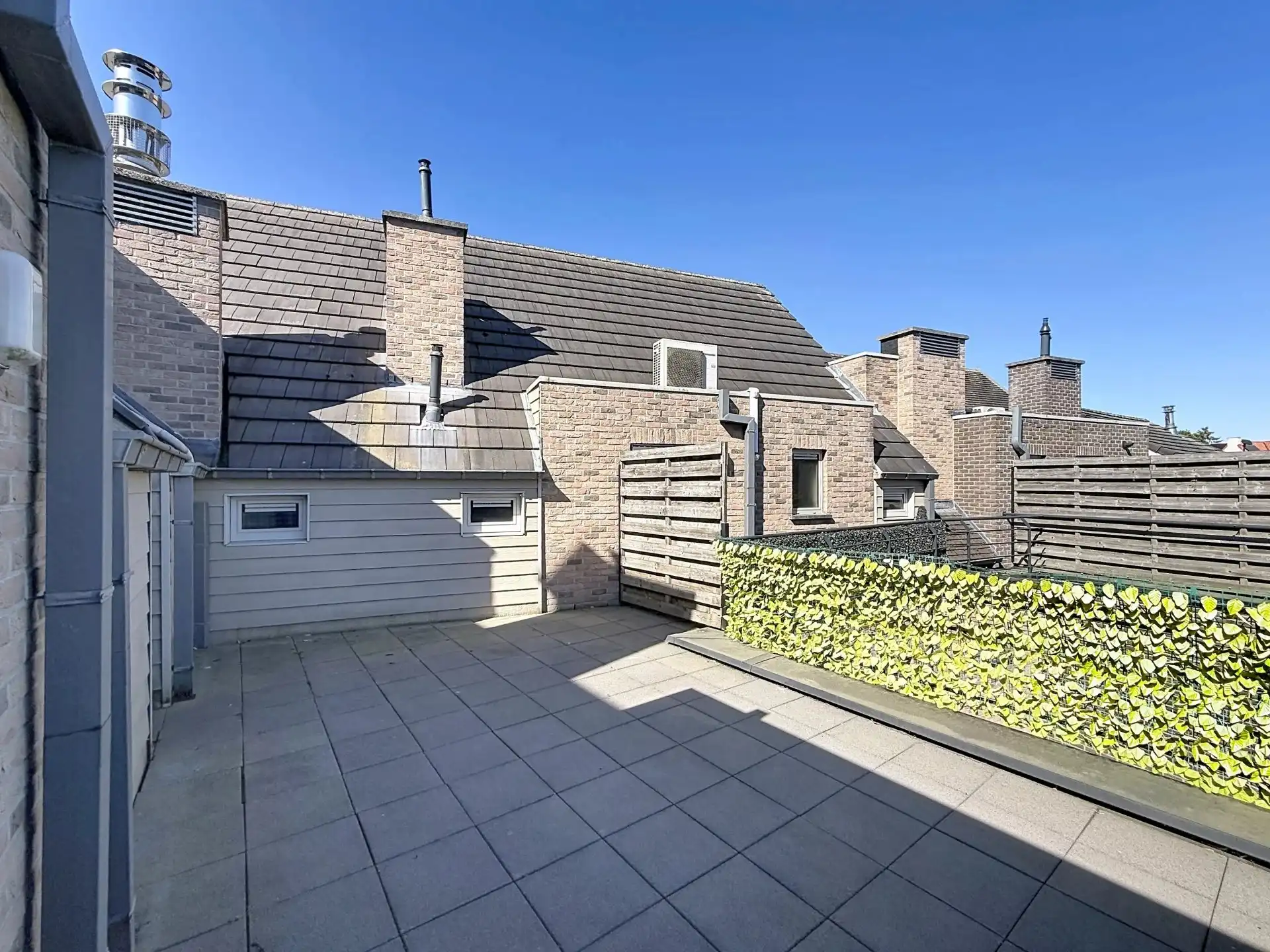 Duplex appartement met 2 slaapkamers, 2 terrassen en ondergrondse staanplaats en berging. foto 13