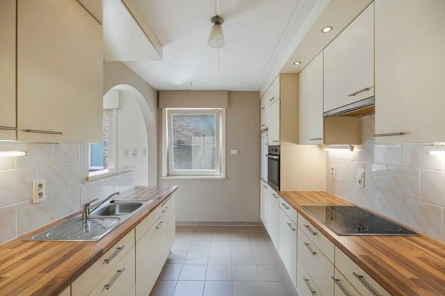 Ruim en veelzijdig appartement met 3 slaapkamers nabij het centrum van Lanaken foto 10