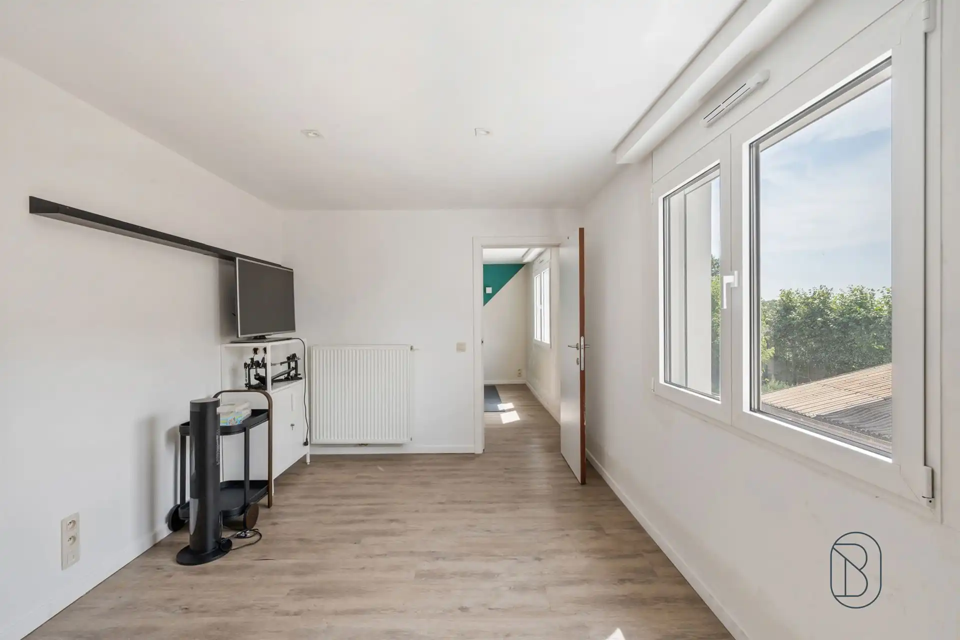 Knap gerenoveerde woning met 3 à 4 slk, en zwemvijver foto 17