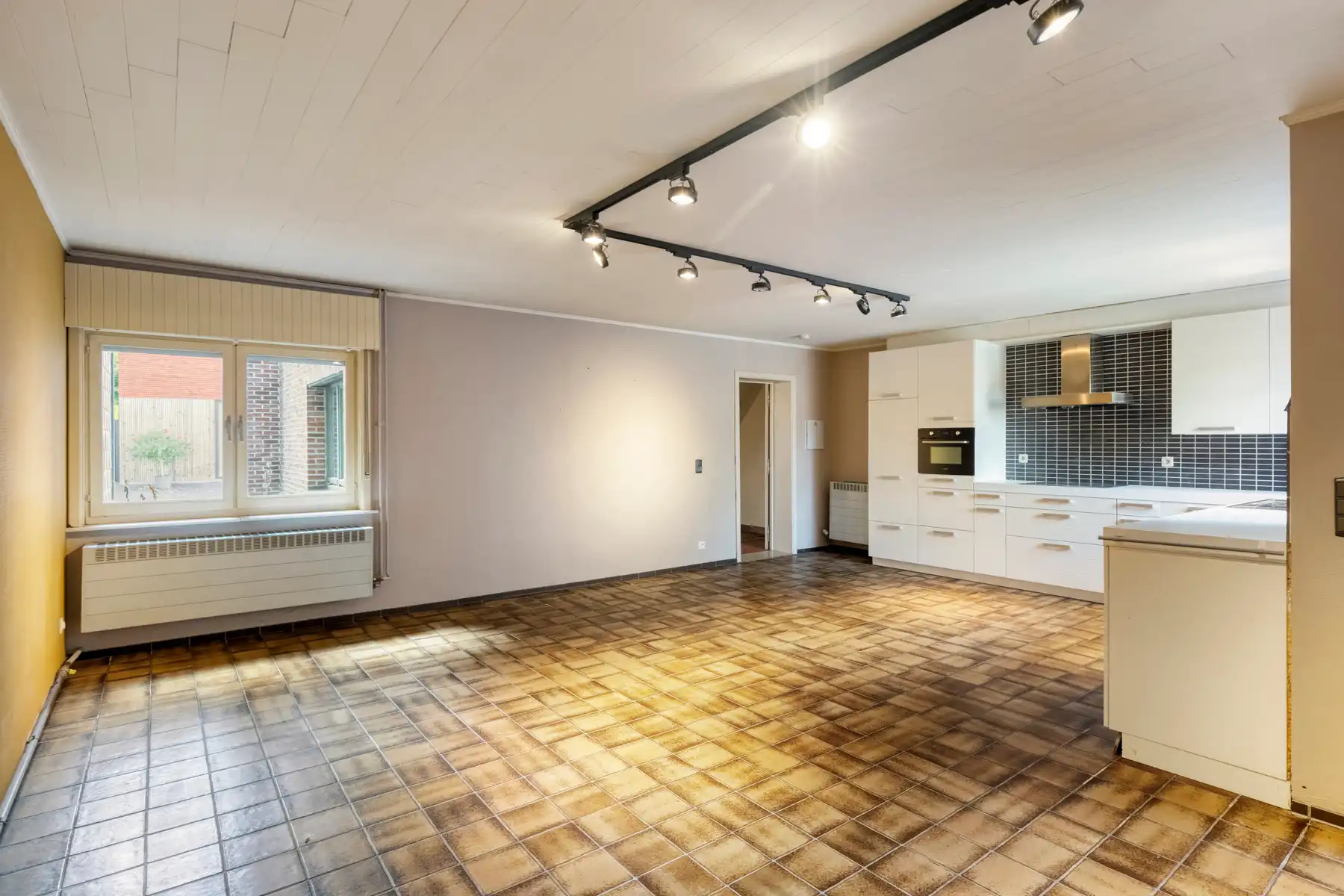 TE KOOP - instapklare woning met 3 slaapkamers en garage foto 10