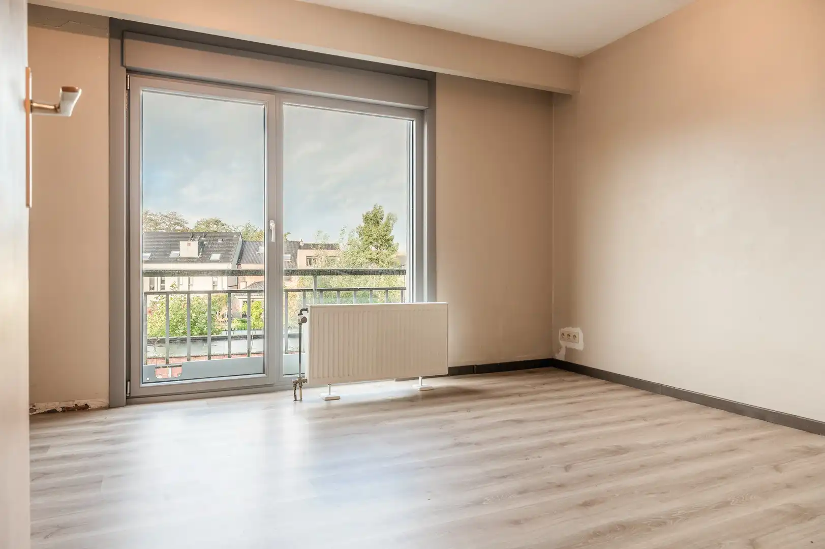 Ruim en lichtrijk appartement met garage foto 13