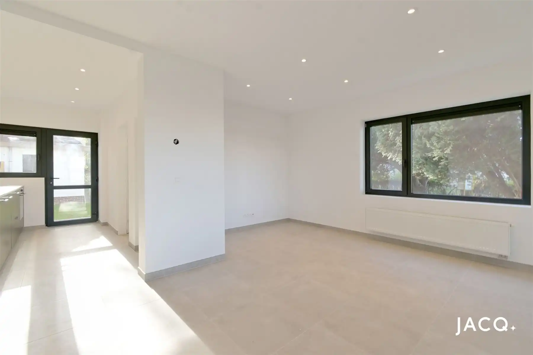 Prachtig gerenoveerde woning met 3 slaapkamers en tuin! foto 2