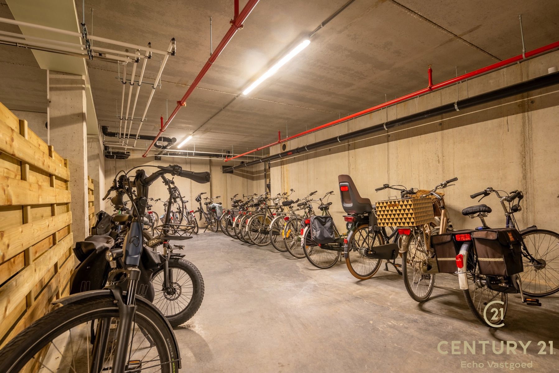 Hedendaags instapklaar appartement met terras én parking foto 17