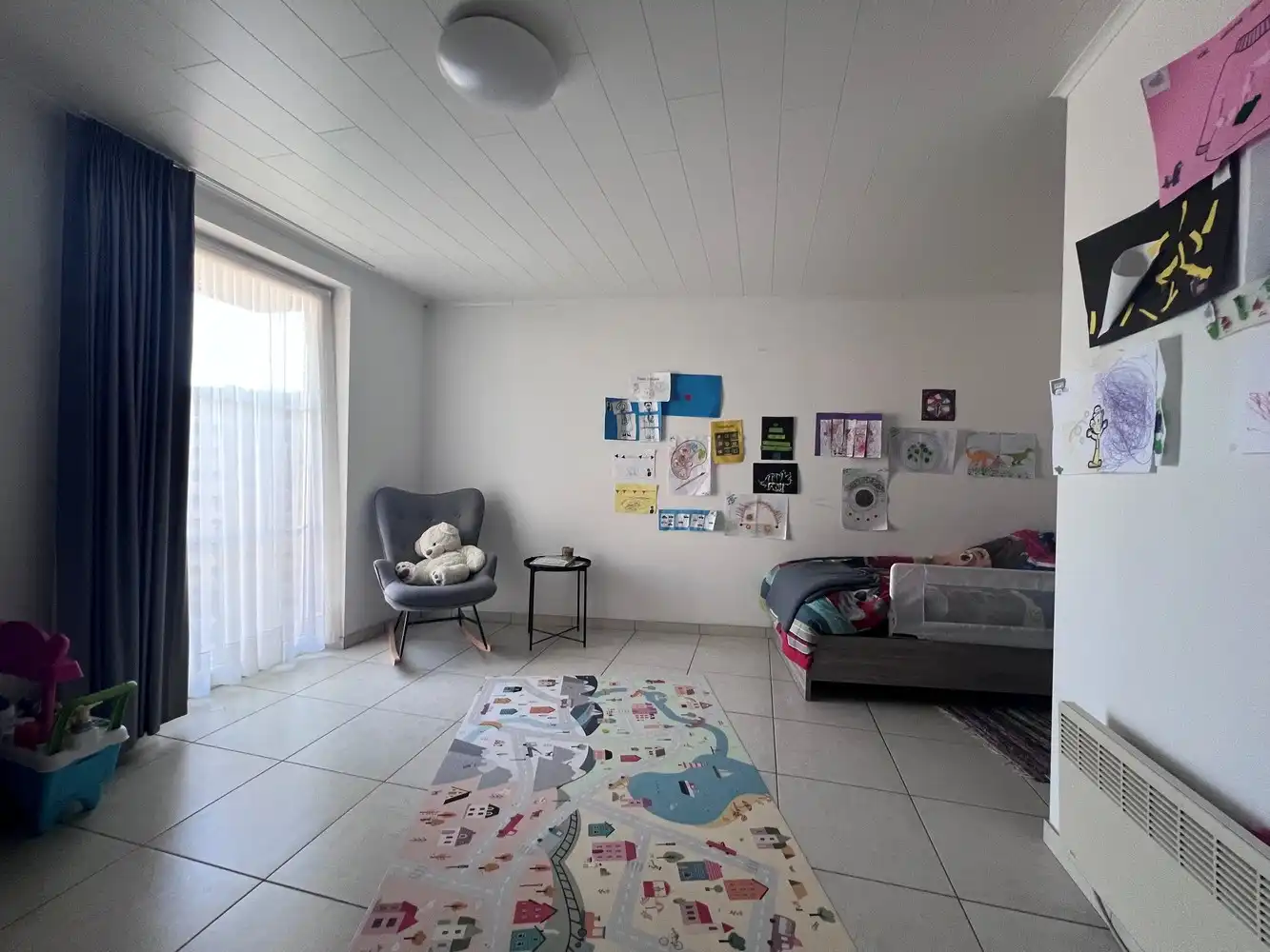 Ruim appartement met 2 slaapkamers, zonnig terras en garage in hartje Zwevezele / Hille foto 6