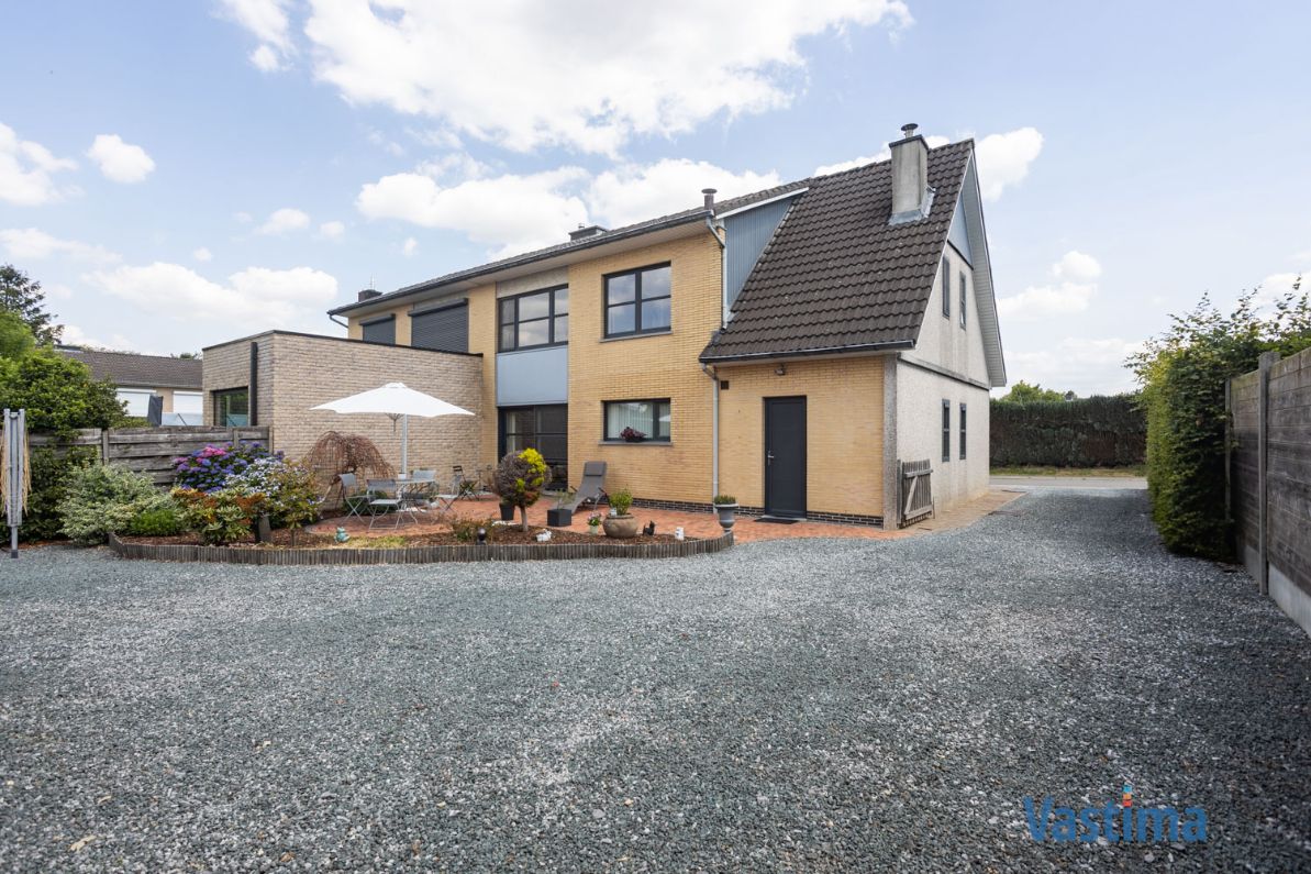 Halfopen gezinswoning met 3-4 slaapkamers en extra garage foto 28