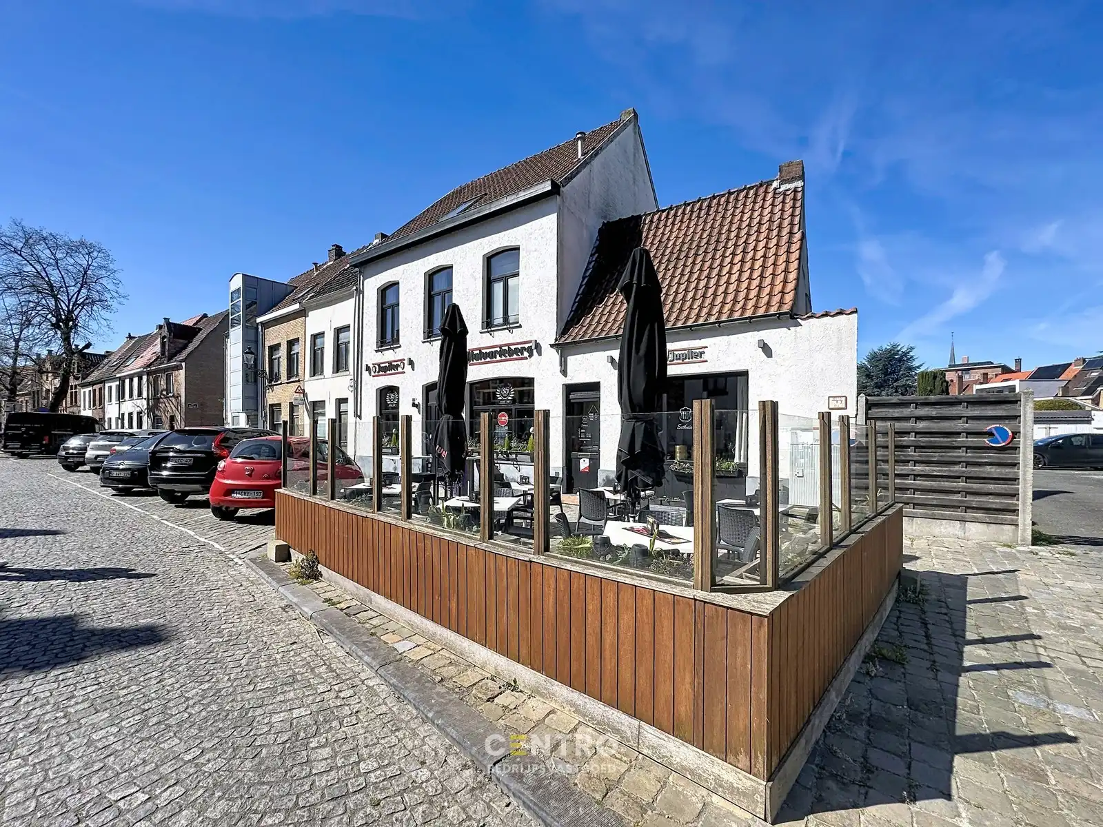 Unieke horecazaak te koop mét woongelegenheid (3 slpkms) en buitenterras in het toeristische hart van Brugge! foto 3