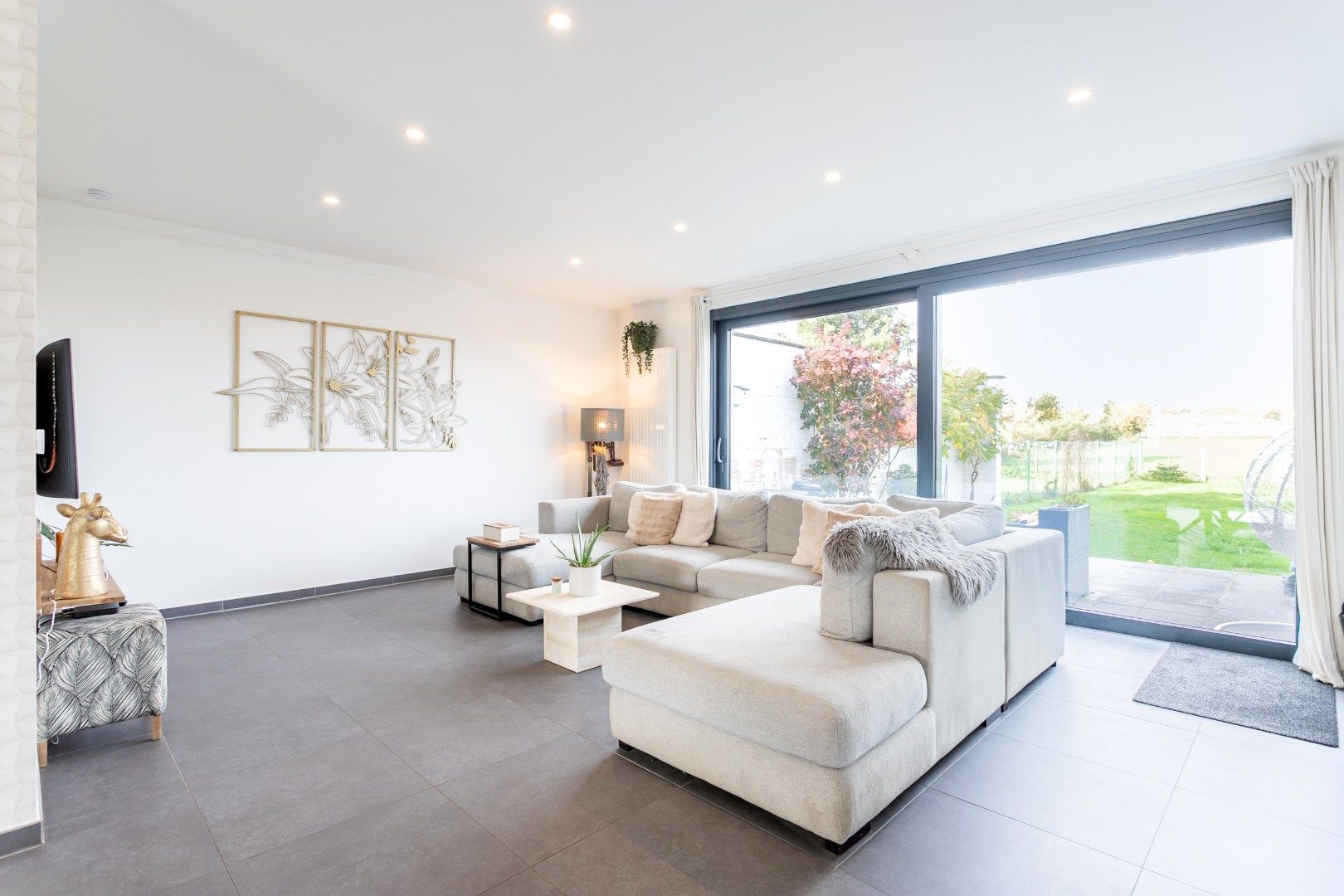 Instapklare woning met 4 slpk, tuin en parking foto 4