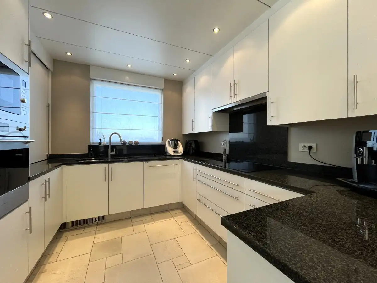 Dadizele – Ruime woning met loods van ca. 400 m², zwembad en bureelruimte foto 10