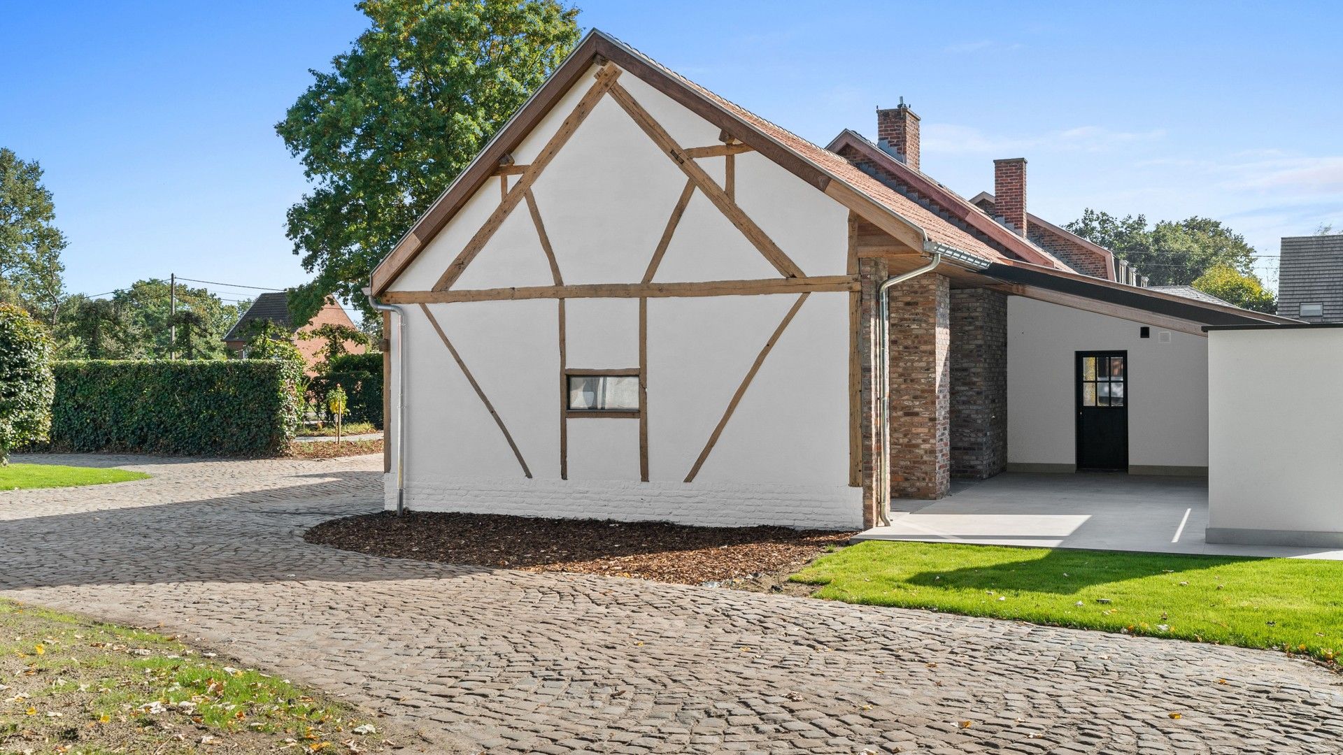 Exclusief hippisch eigendom met binnen- en buitenpiste, paardenstallen foto 45