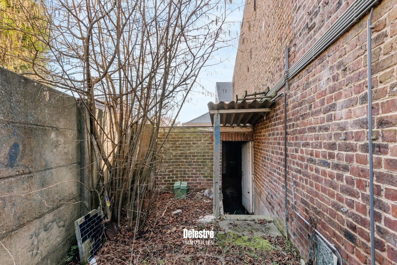 RENOVATIEPAREL MET GARAGE EN ZALIGE TUIN WELLE foto 22