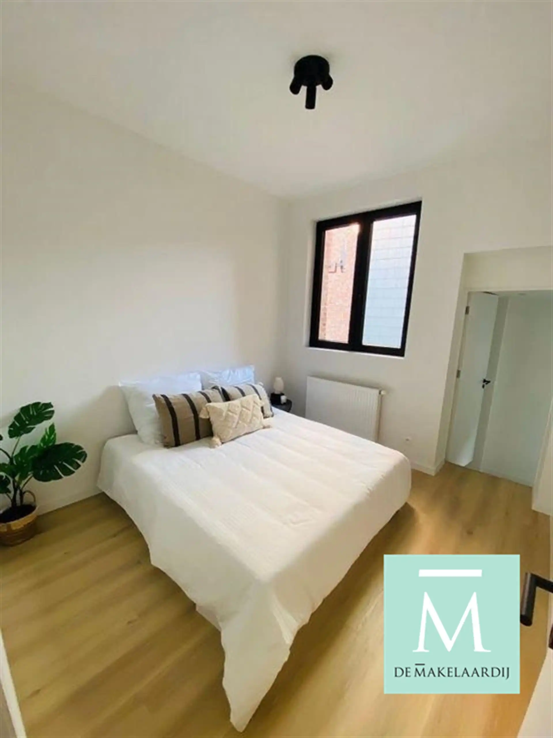 Volledig gerenoveerd appartement met 1 slaapkamer foto 2
