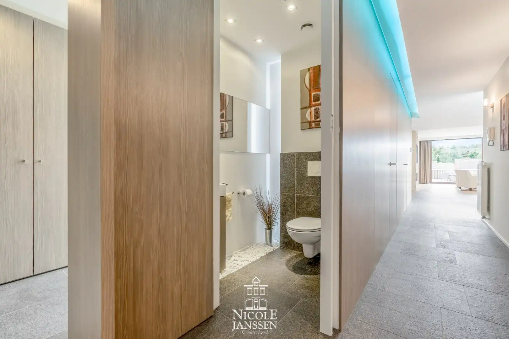 Prachtig luxeappartement met twee slaapkamers en ruim terras nabij centrum  foto 3