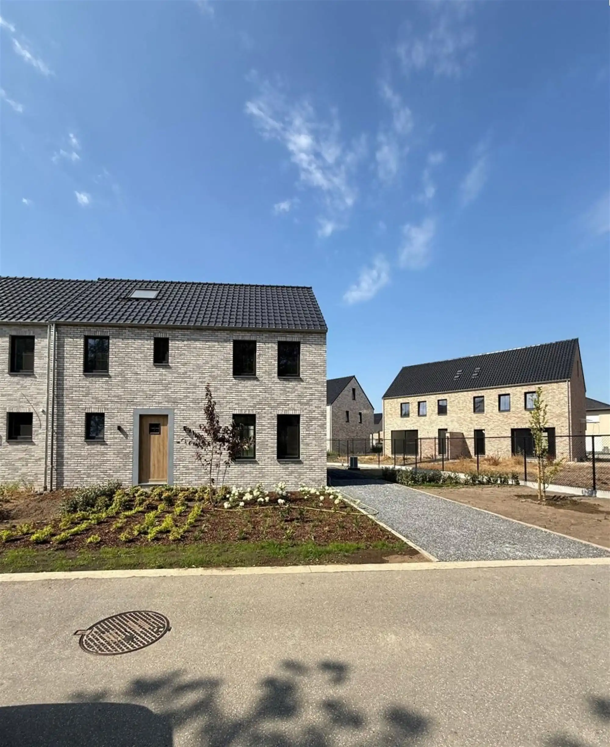 Hoogwaardig afgewerkte BEN nieuwbouwwoning op een rustige locatie in Kinrooi foto 2