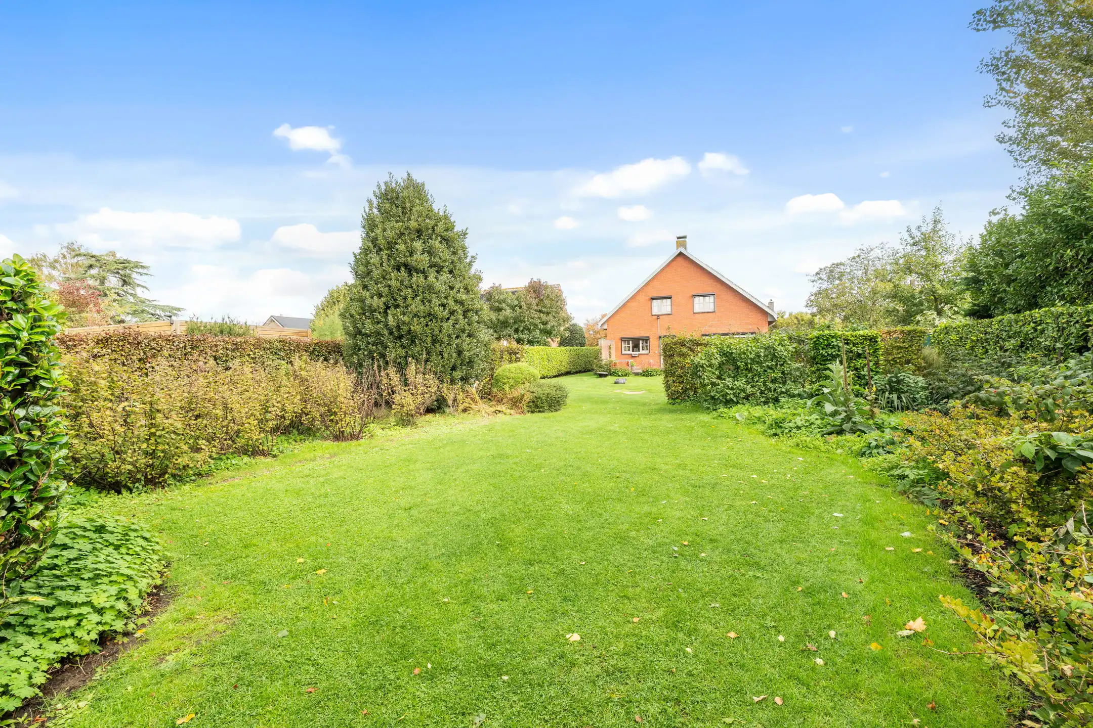 Charmante woning op perceel van 1.099 m² te Sint-Kruis! foto 4