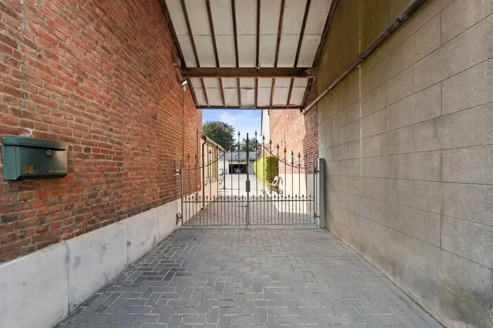 CHARMANTE WONING MET 3 SLKS EN EEN PRACHTIGE TUIN MET TAL VAN MOGELIJKHEDEN foto 4