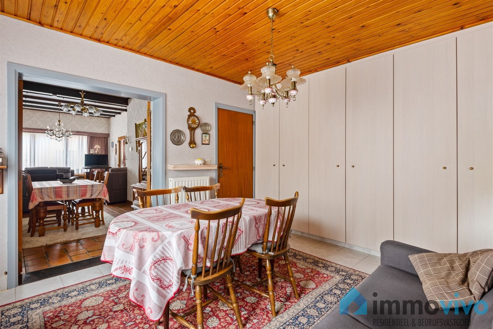 Leuke woning met renovatiepotentieel nabij het centrum foto 10