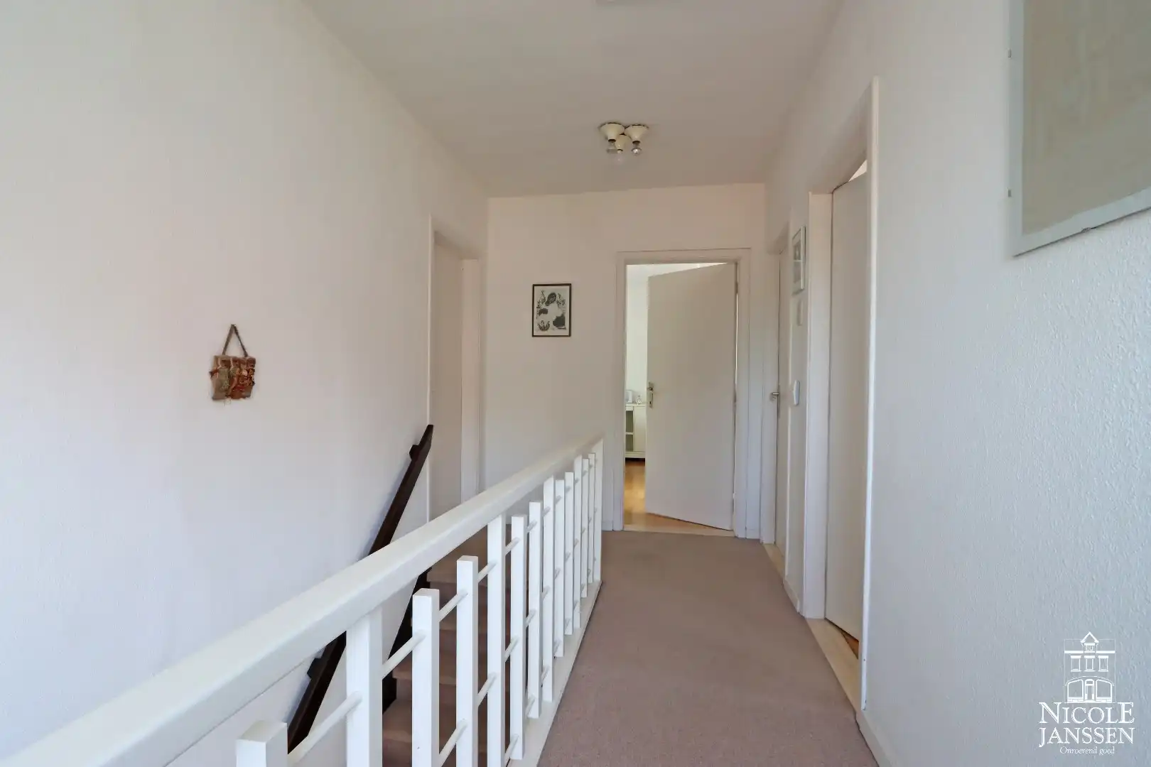 Verrassend ruime gezinswoning met prachtige diepe tuin foto 17