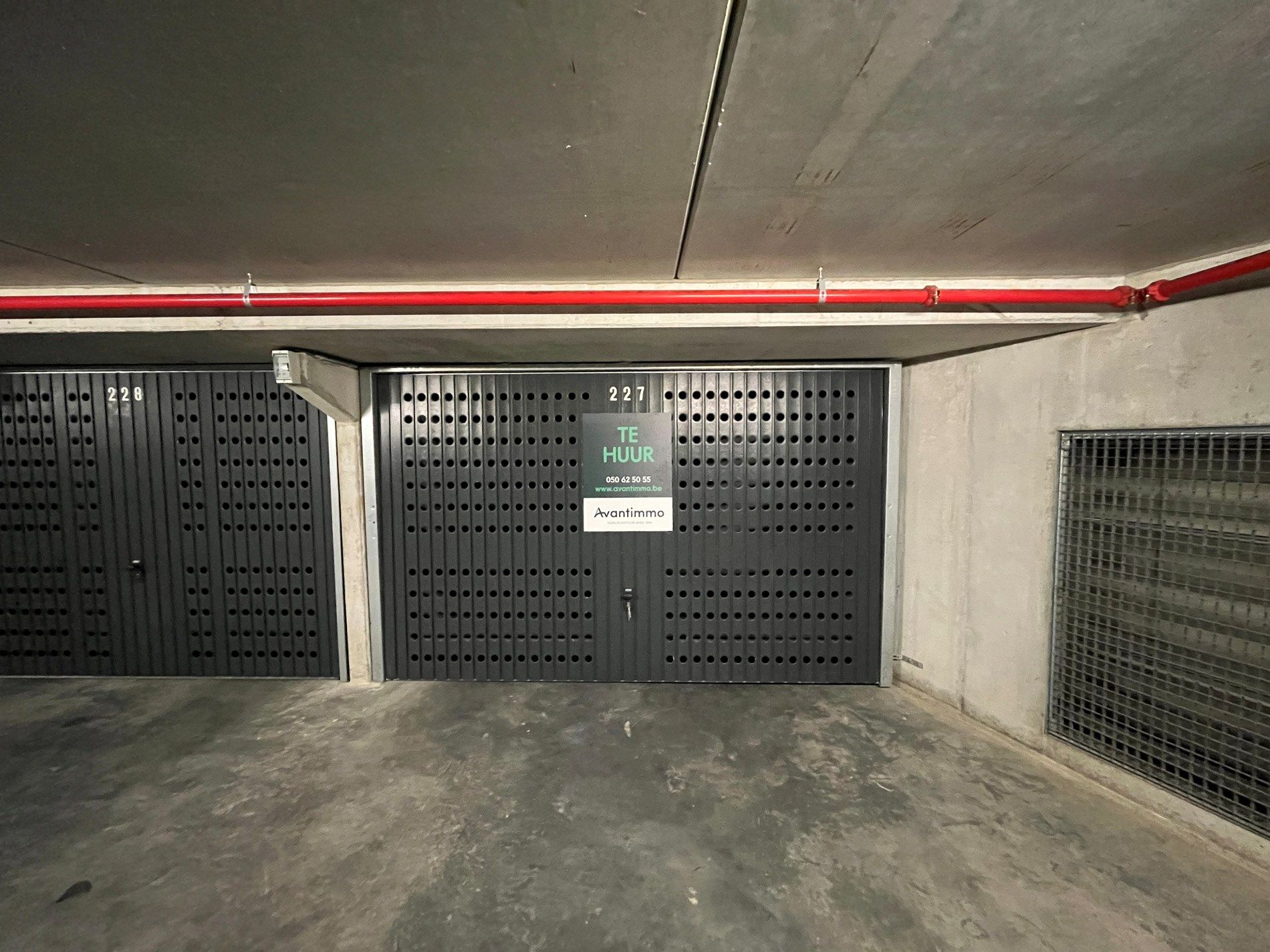 Ruime, goed toegankelijke garagebox foto 2