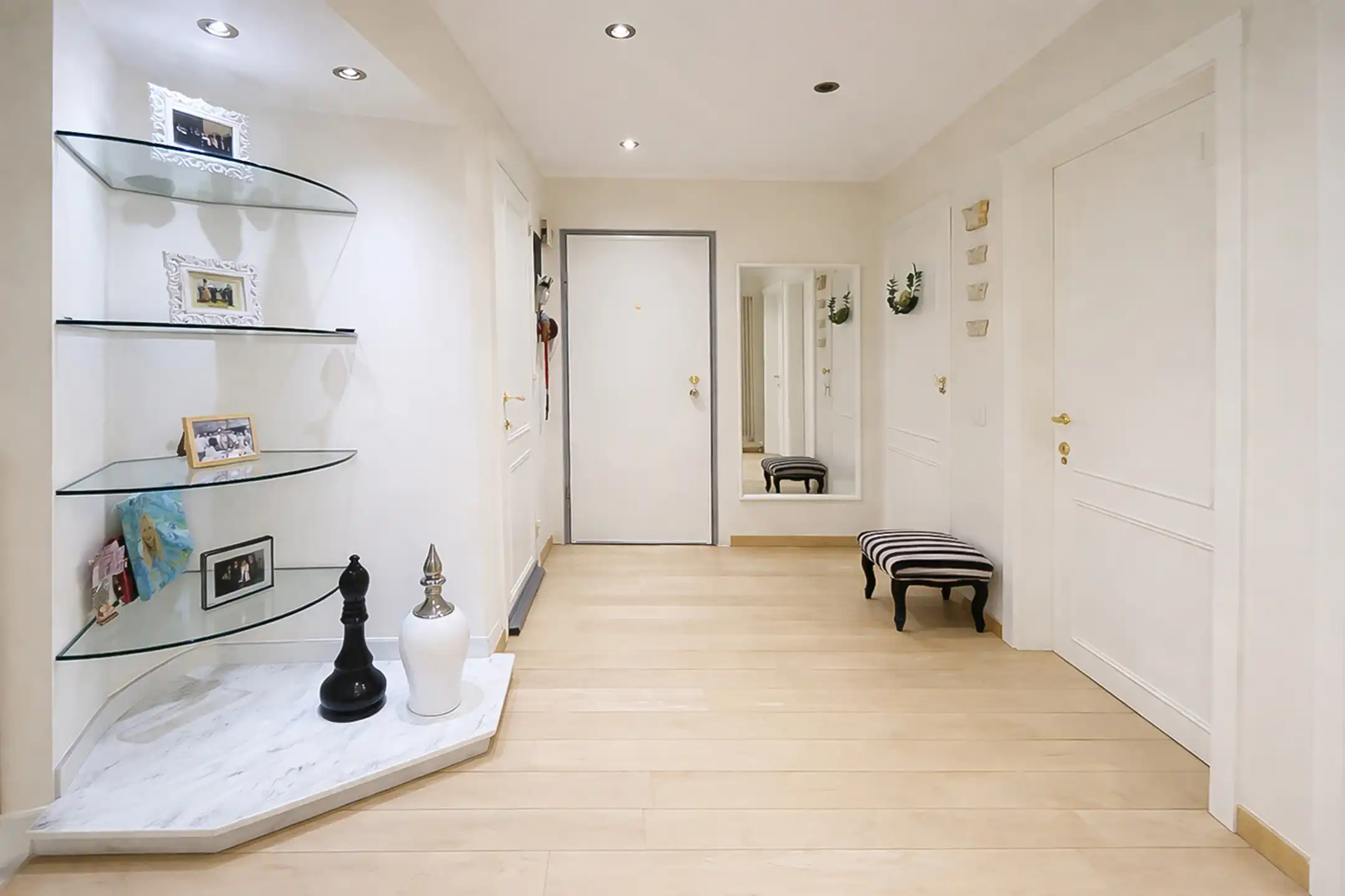 Zeer verzorgd en mooi appartement met 2 slaapkamers en terras foto 3