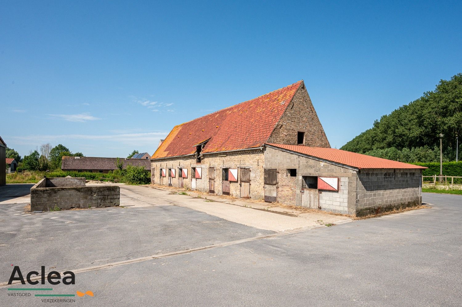 Unieke karaktervolle hoeve met manege op 12.121m² foto 6