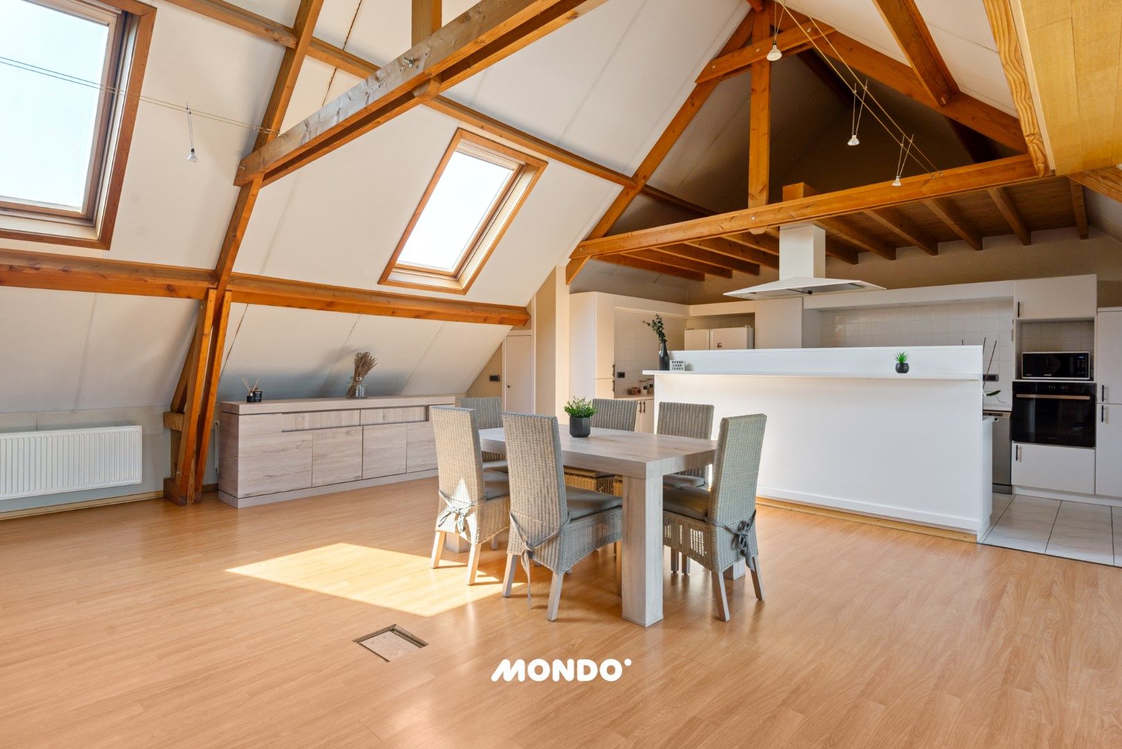 Ruim en uniek dakappartement met 3 slaapkamers, sauna en prachtig uitzicht in het hart van Sint-Amands. foto 5
