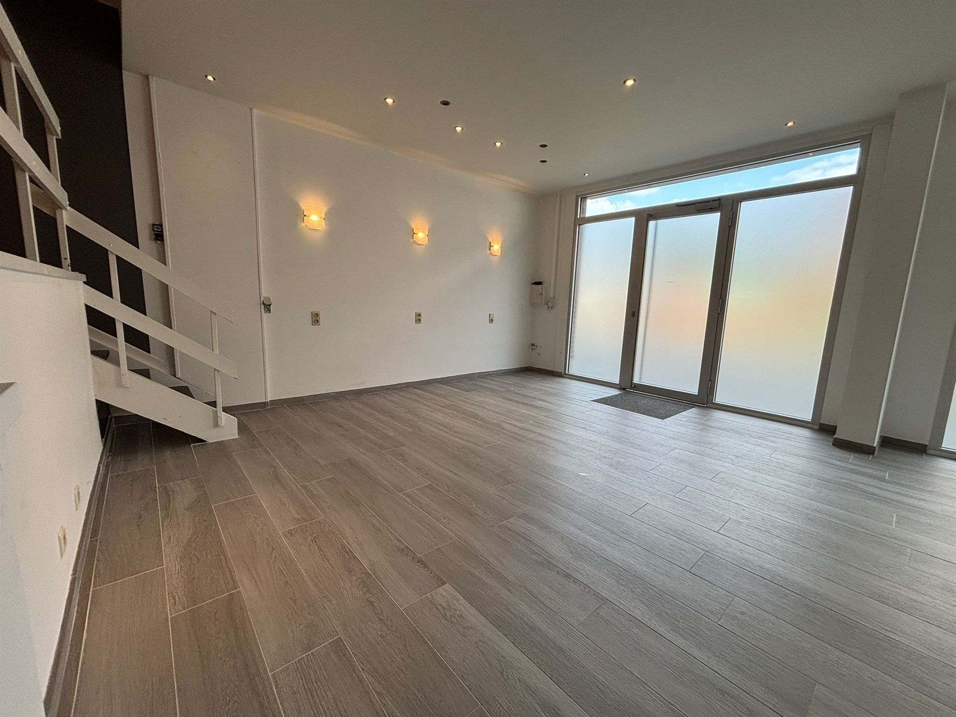 Handelsgelijkvloers in centrum Strombeek foto 2