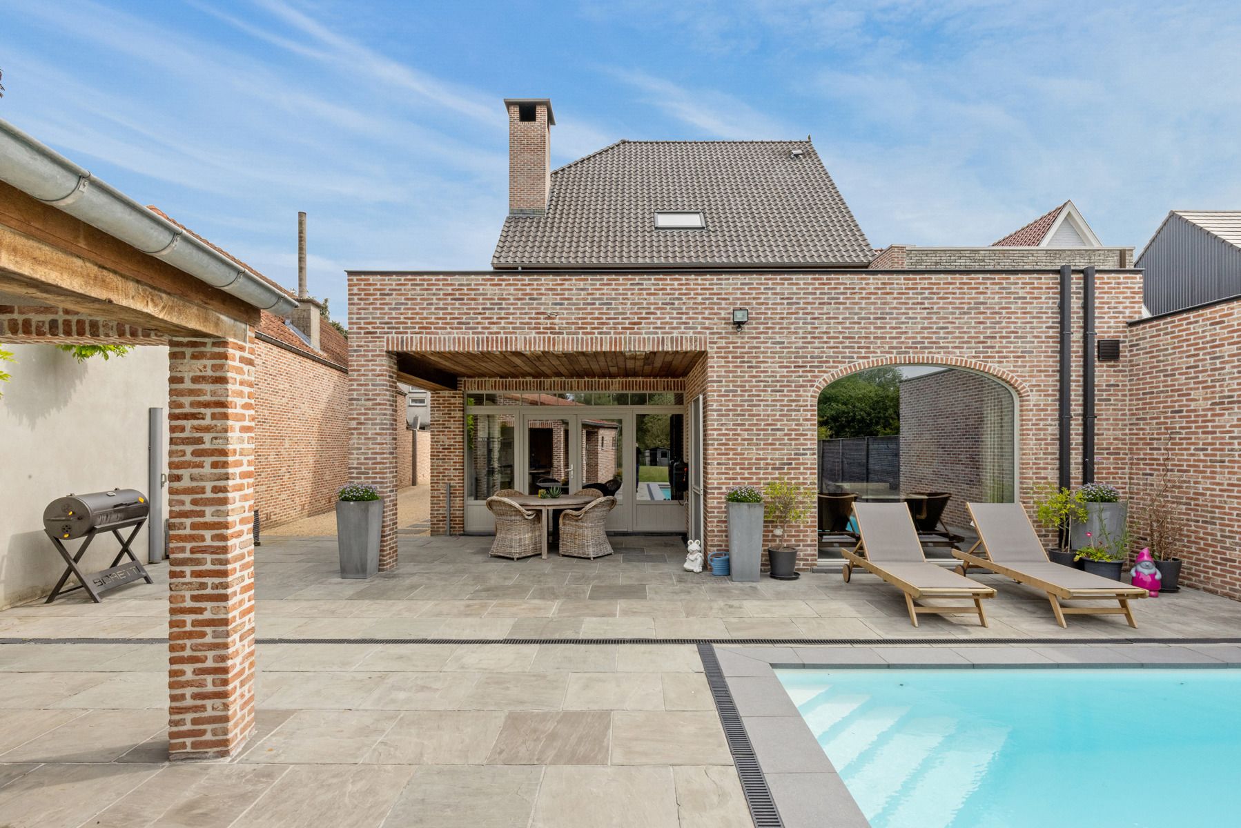BAMBRUGGE - Uitzonderlijke woning met tuin op toplocatie foto 3