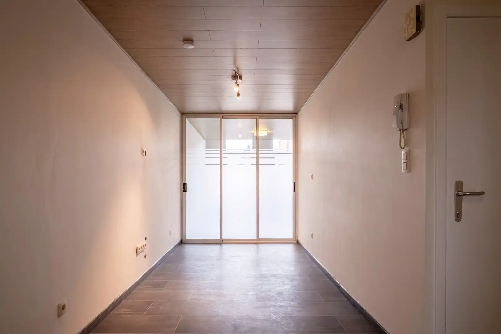 Centraal gelegen, instapklaar appartement met 1 slaapkamer foto 3