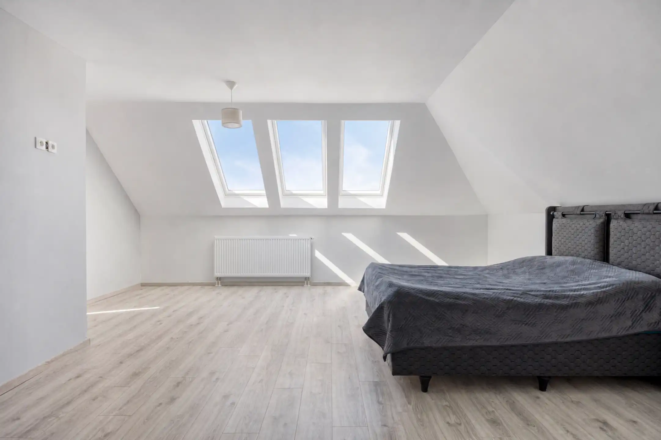 Ruime gezinswoning van 215 m² met vier à vijf slaapkamers en tuin foto 18