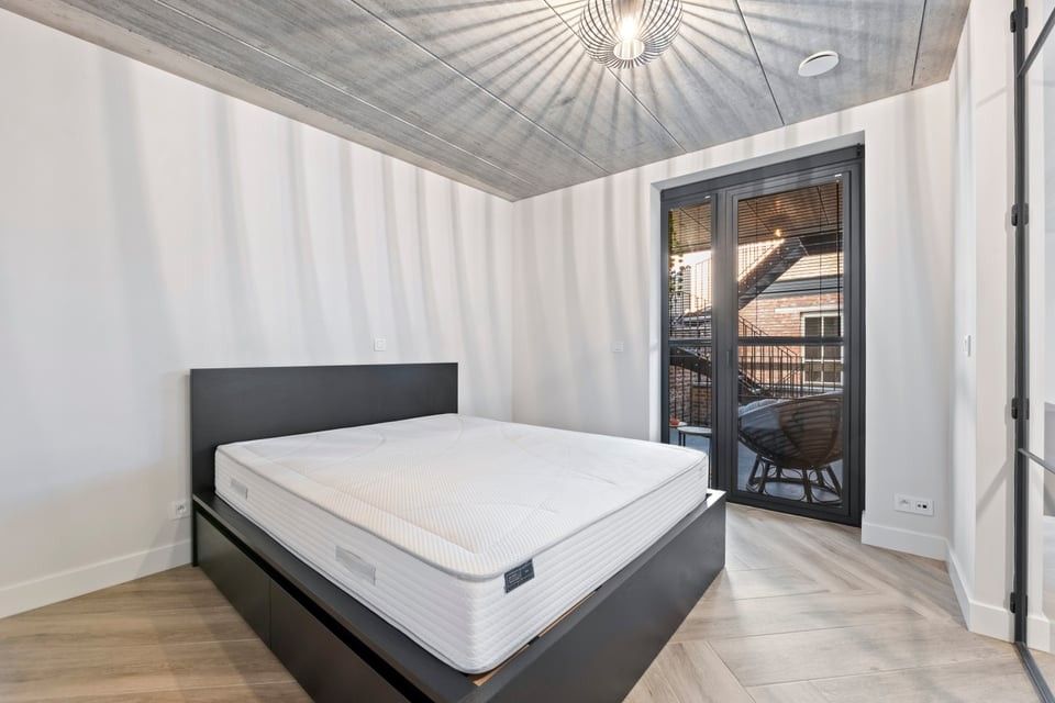 PRACHTIG GERENOVEERD APPARTEMENT MET GARAGE TE HUUR MIDDENIN HET CENTRUM VAN SINT-TRUIDEN foto 10