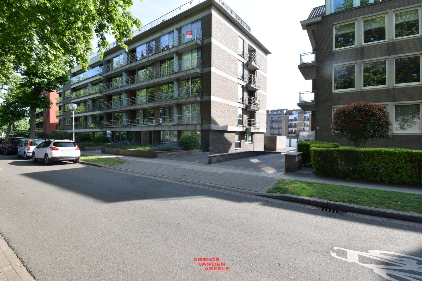 Appartement met 2 slaapkamers en garage te Christus Koning foto 2