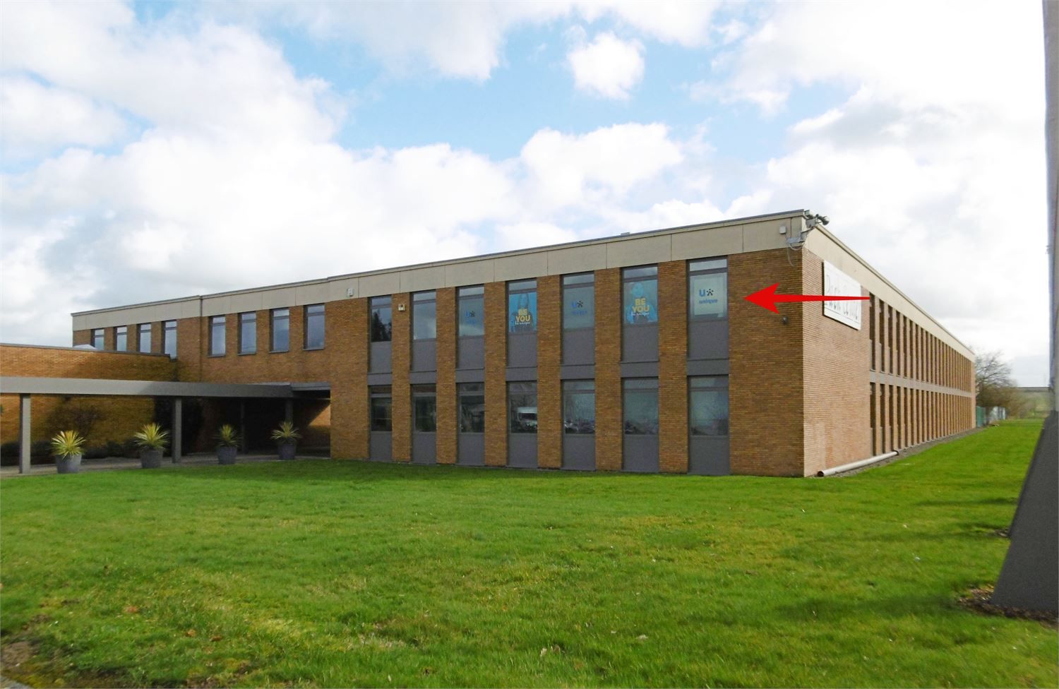 MODERN KANTOOR 110 m² foto {{pictureIndex}}