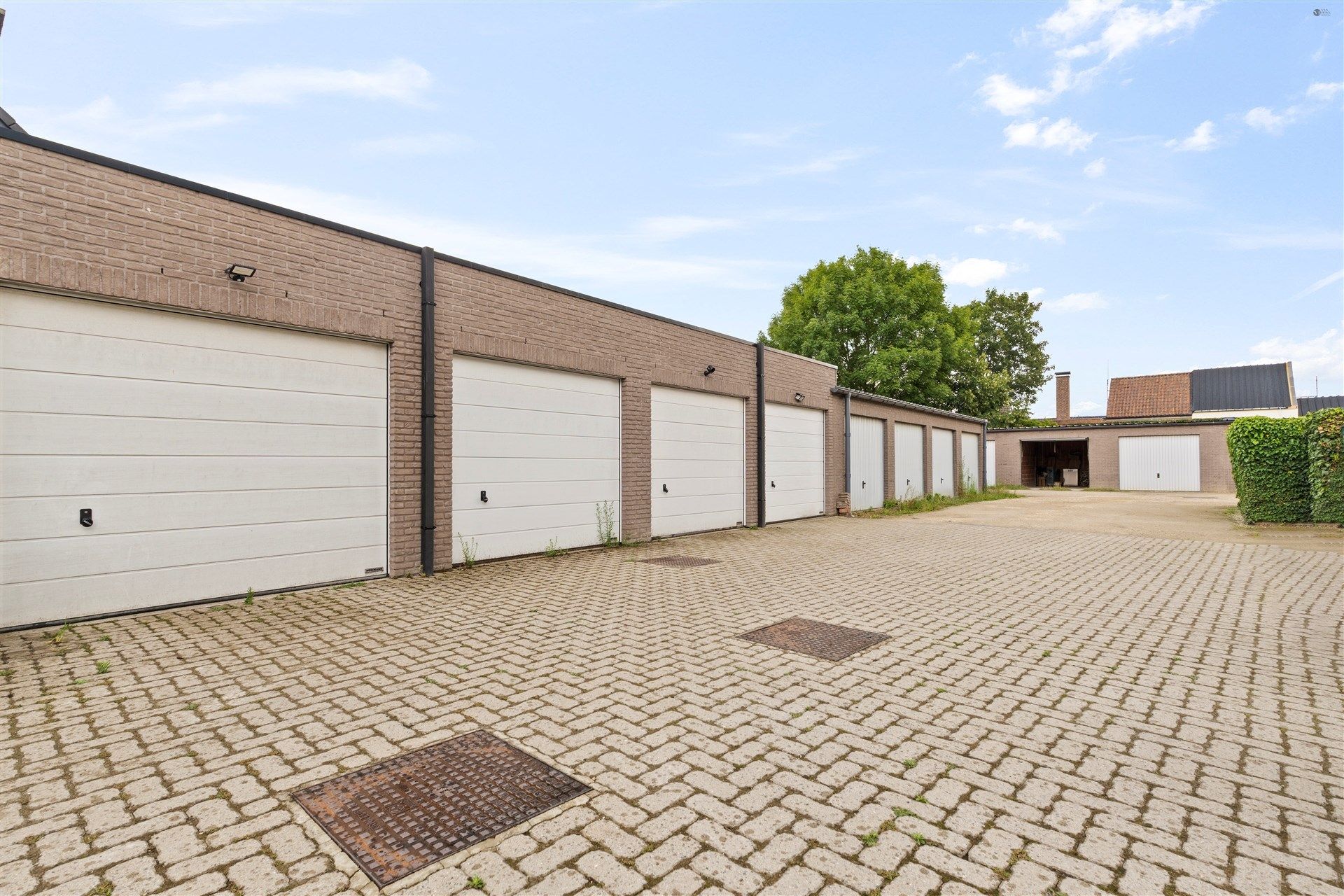 Recente gezinswoning met garage en staanplaats. foto 20