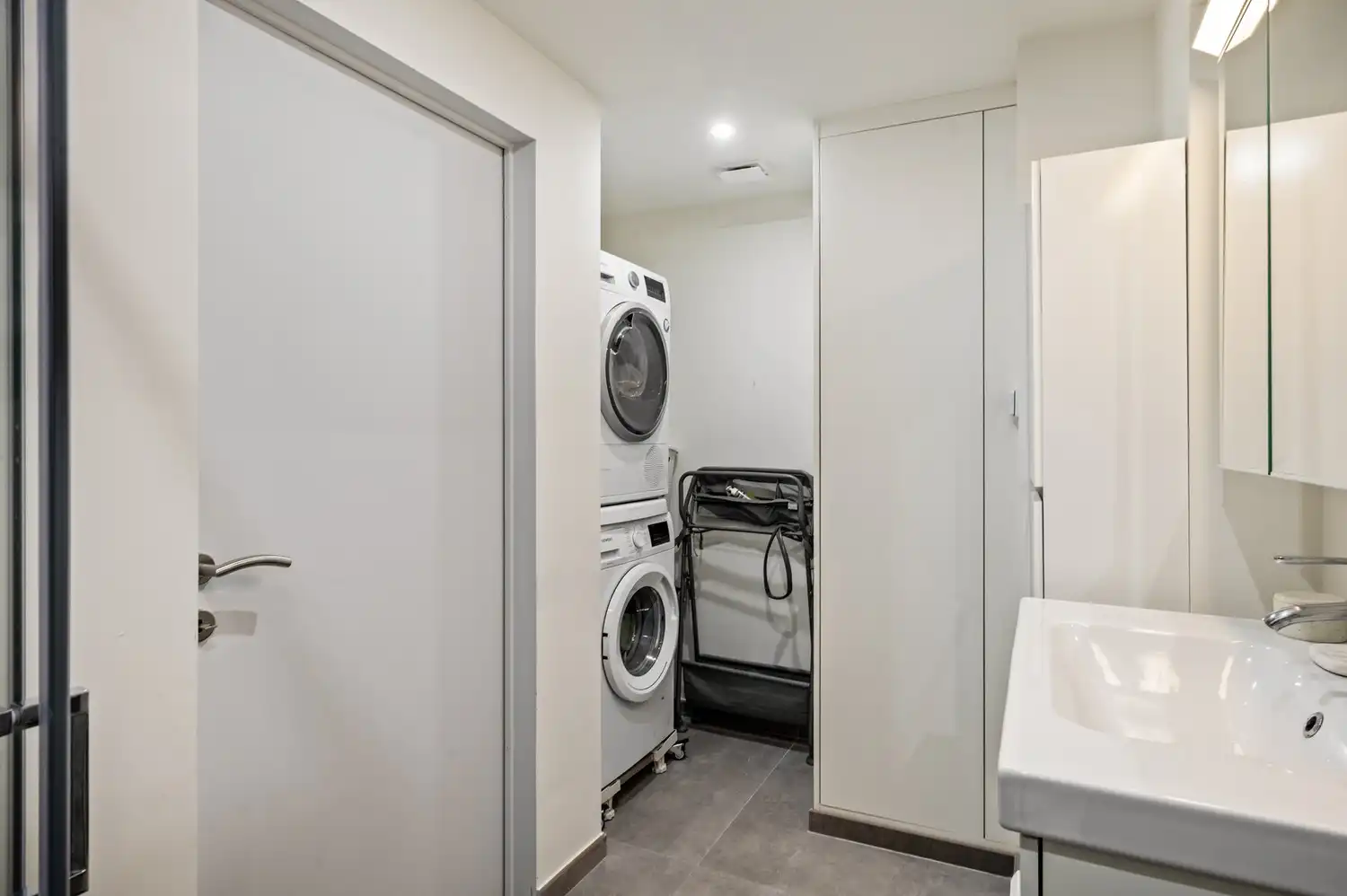 Gerenoveerd appartement met 2 slaapkamers te Deurne! foto 14