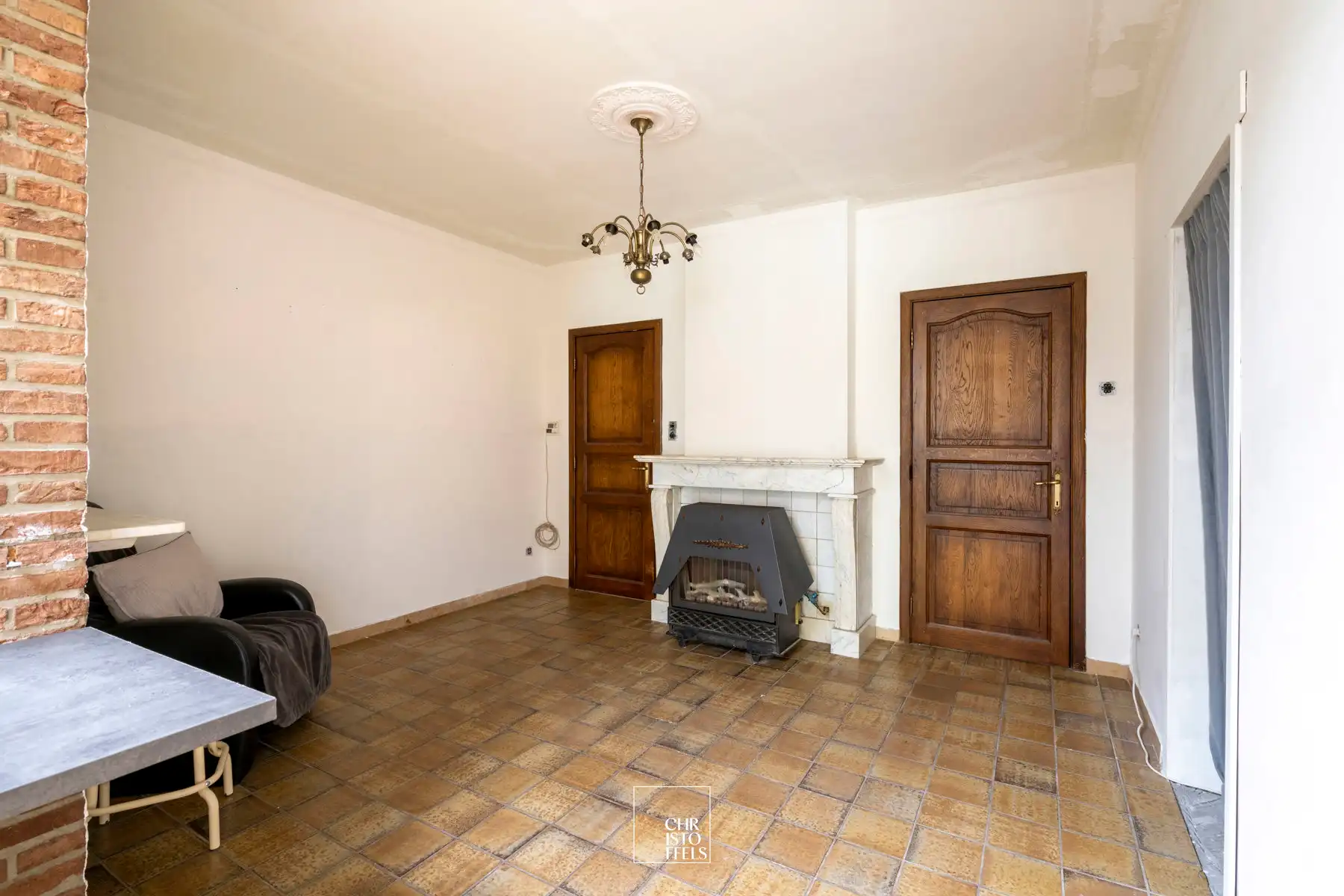 Ruime woning (199 m²) met tuin en tal van renovatiemogelijkheden! foto 4