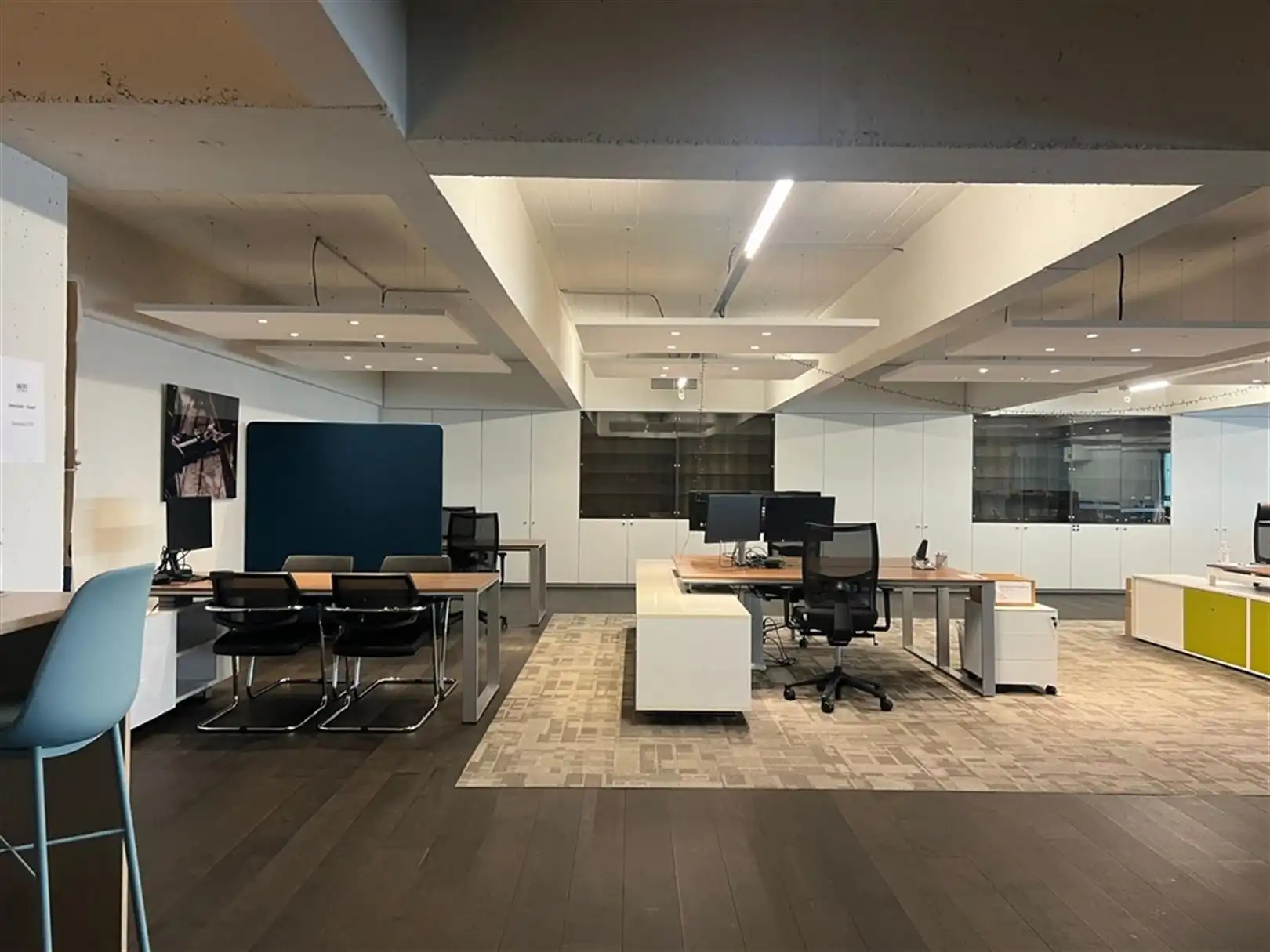 Kantoor met uitzicht op het Havenhuis foto 2