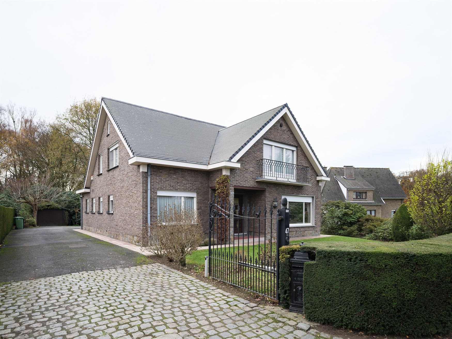 Ruime gezinswoning met vier slaapkamers en tuin in Drongen. foto 2