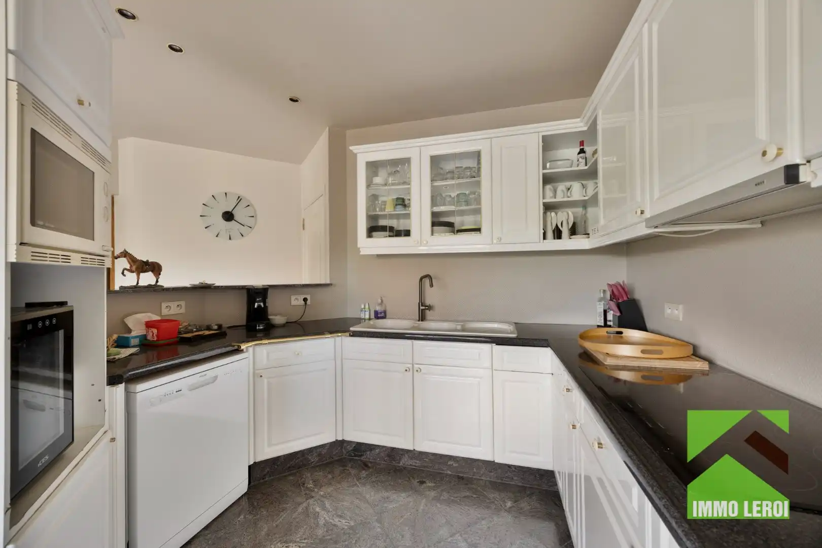 Prachtige hoevewoning met binnenkoer, stalling en tuin in Haspengouwse vierkantshoeve foto 9