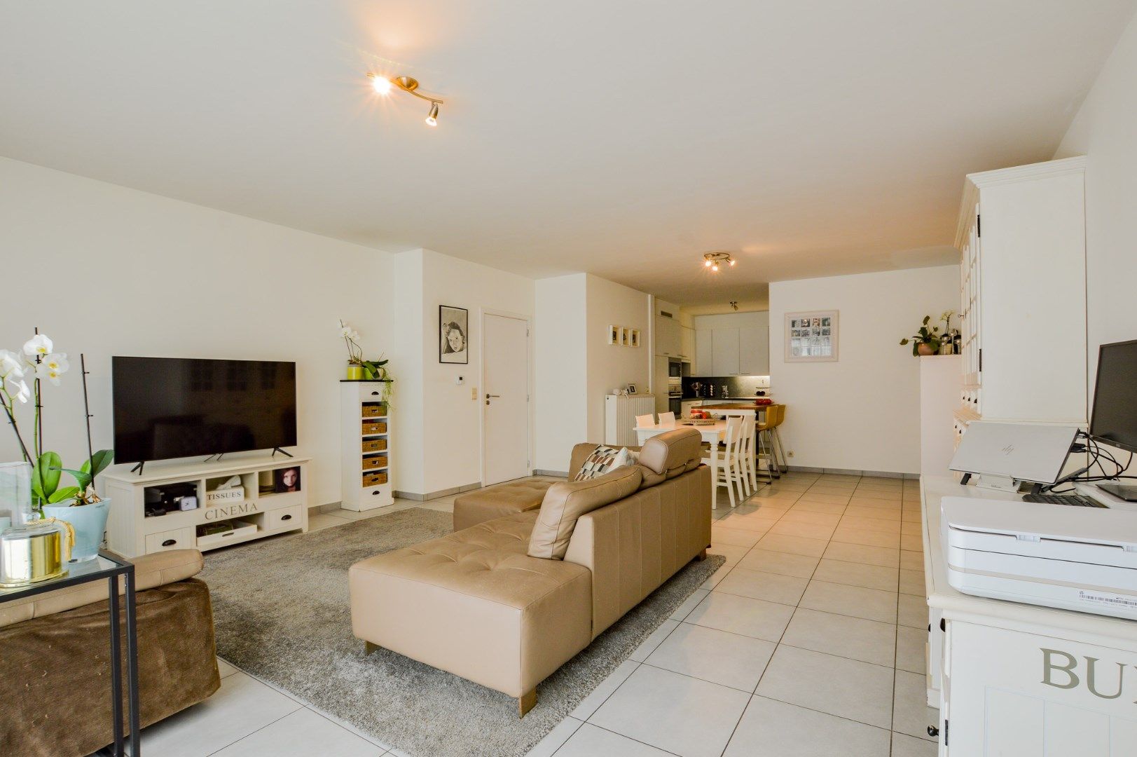 Ruim gelijkvloers appartement (118 m²) in hartje Jabbeke! foto 2