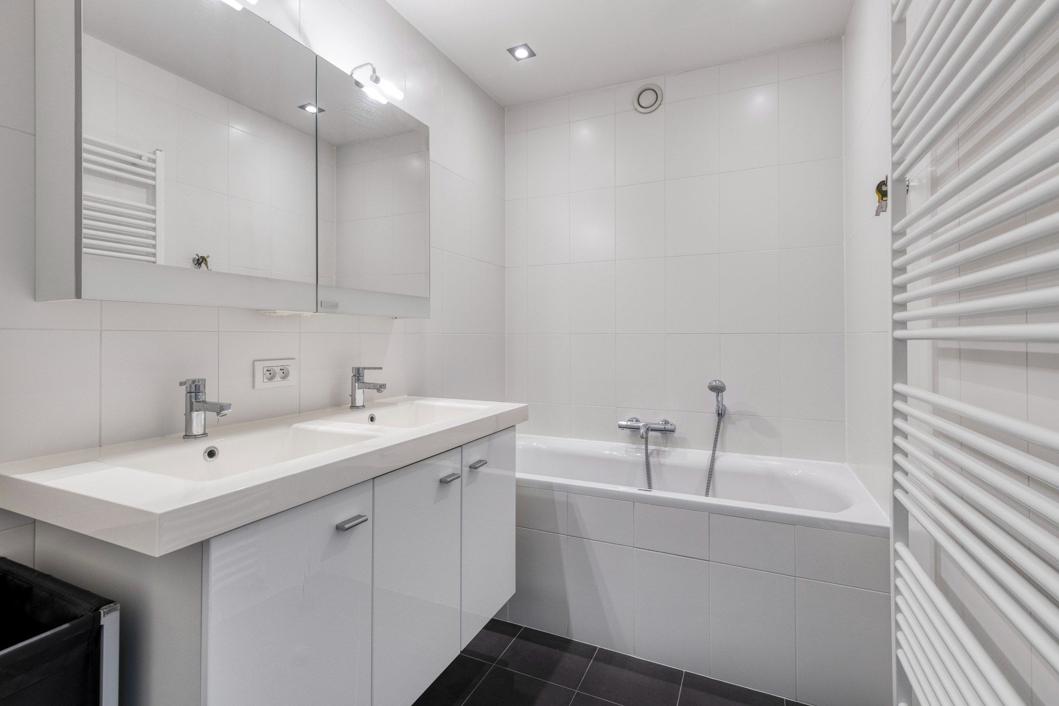 Instapklare duplex gelegen op slechts enkele passen ven het Van Bunnenplein en de zeedijk. foto 17