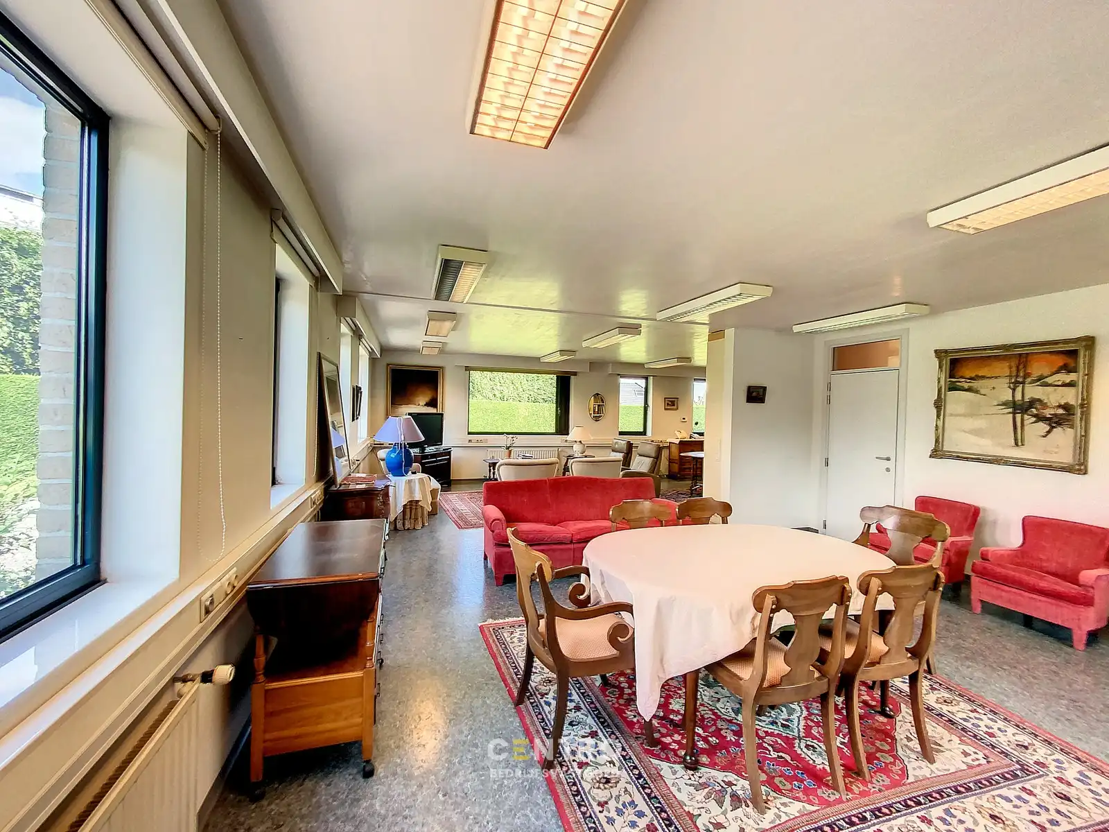 Ruim (430m²), multifunctioneel pand (bewoning, kantoor, praktijk, horeca, ...)  op ZICHTLOCATIE langs invalsweg Roeselare (vlakbij de ring R32). foto 13