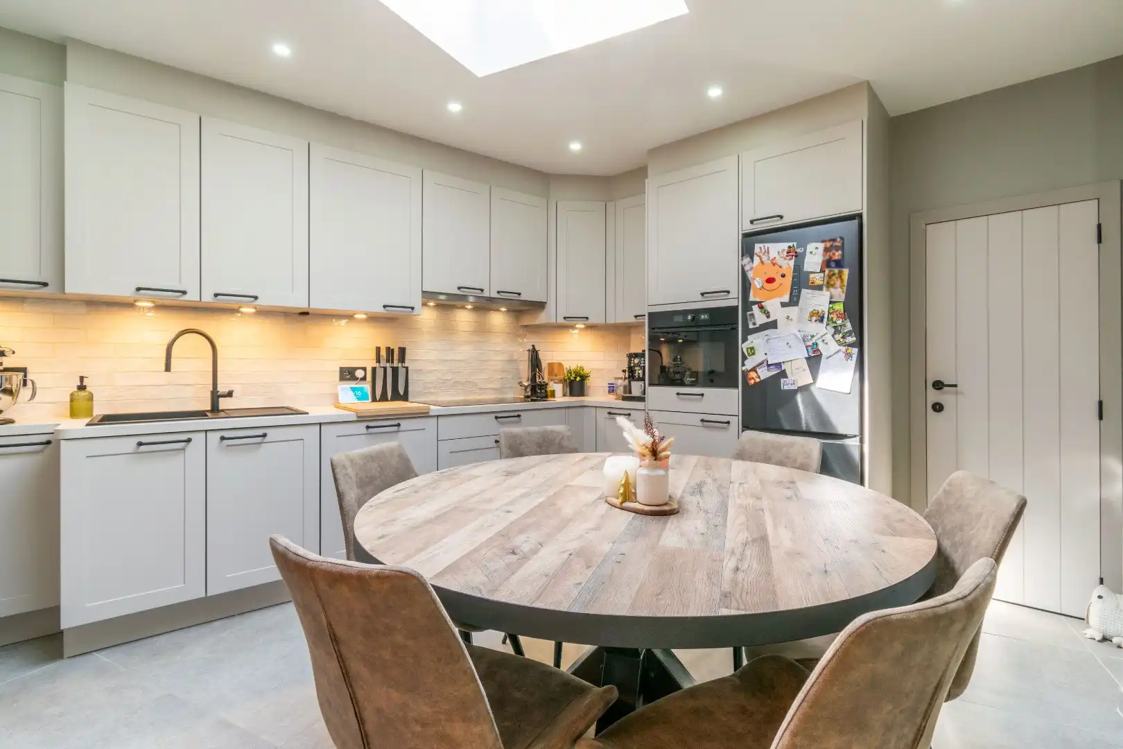 GERENOVEERDE WONING MET 2 SLP + BUREAU & TUIN! foto 2