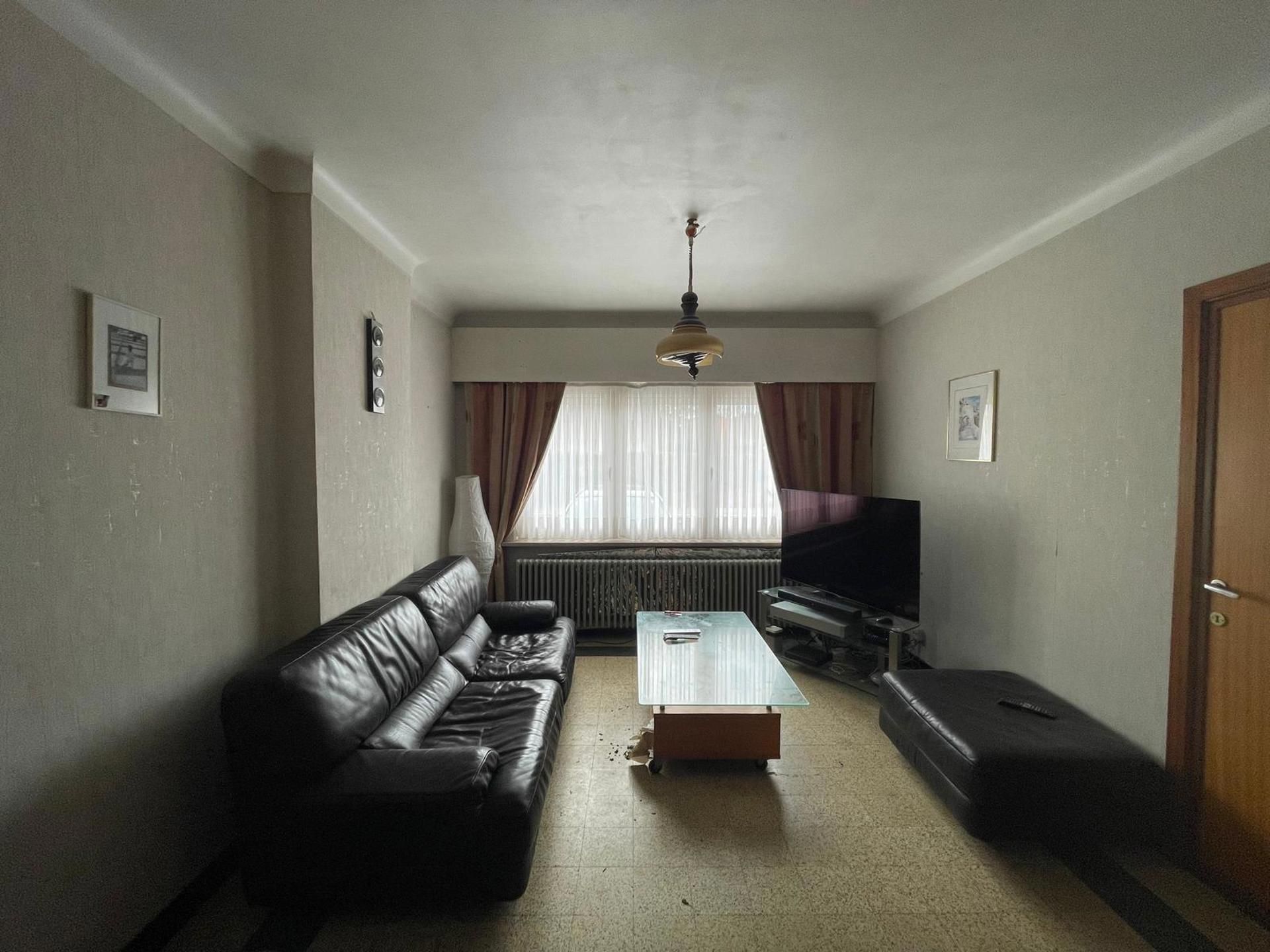 Te renoveren woning met 3 slaapkamers foto 8