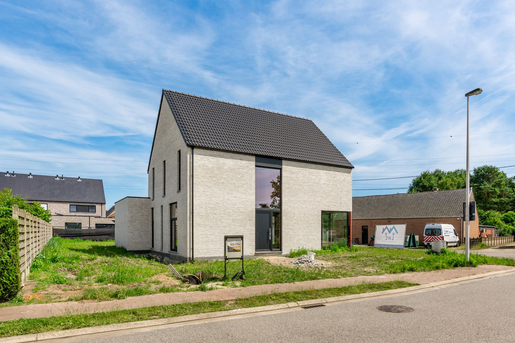 ROYALE CASCO-WONING MET EEN HEERLIJK LICHTRIJKE WOONKAMER MET OPEN KEUKEN EN AANSLUITEND DE BERGPLAATS, 3 SLAAPKAMERS (MEER MOGELIJK), EEN RUIME BADKAMER EN VOLLEDIG ONDERKELDERD MET DAGLICHT!! EEN HEERLIJK RUIM HUIS MET UNIEKE KELDERVERDIEPING, EEN LEUKE TUIN OP 6A 30CA, OP EEN GEGEERDE LOCATIE IN PELT!  foto 6