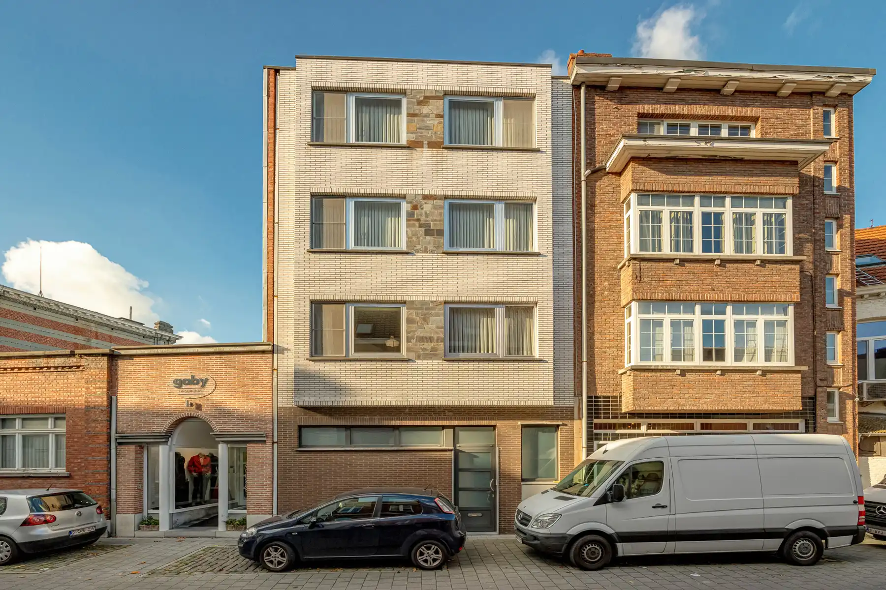 Een ruim handelspand met bovengelegen woning gelegen aan de Zeshoek in Turnhout.  foto 13