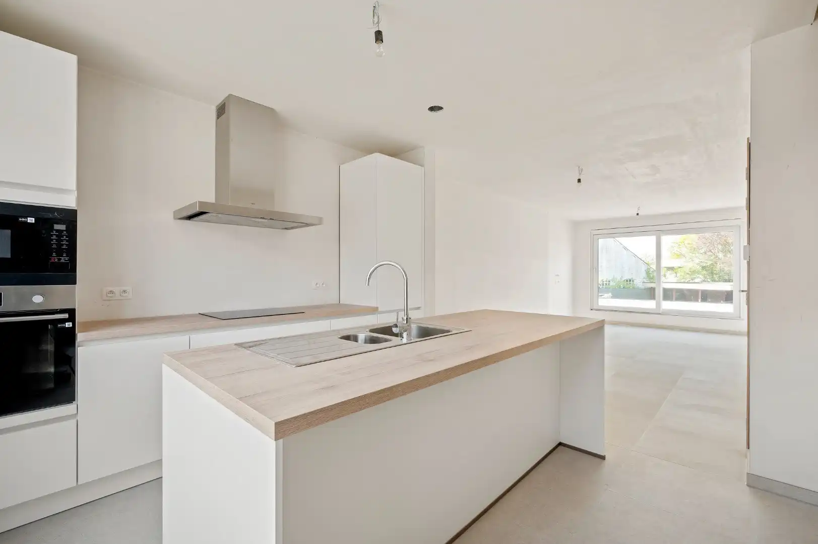 DUPLEX NIEUWBOUWAPPARTEMENT MET 2 SLPKS EN RUIM TERRAS TE GELUWE foto 2