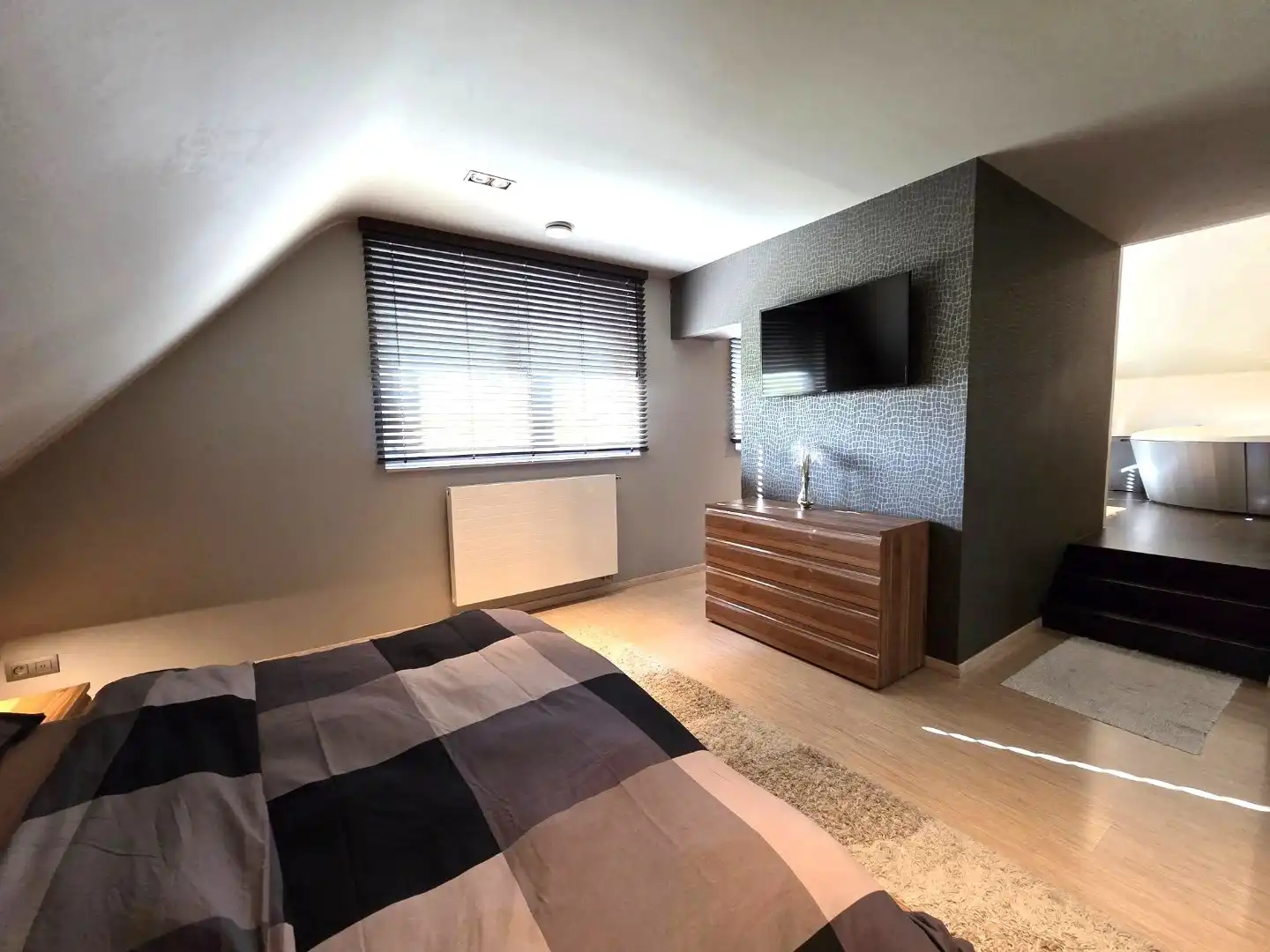 Schitterende villa op 17are 30ca, gelegen op bijna het einde van deze schitterende woonwijk. foto 19