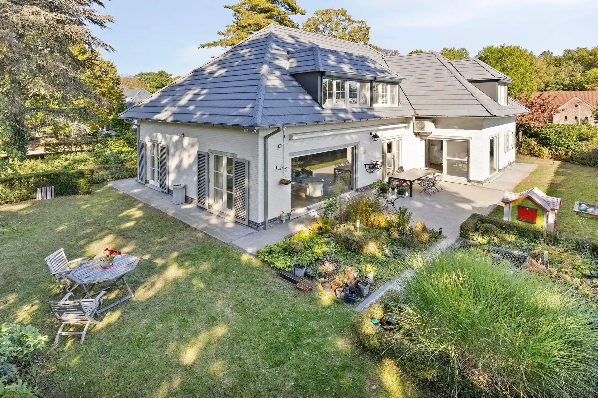 Prachtig gerenoveerde villa in de Zonnebos wijk foto 5