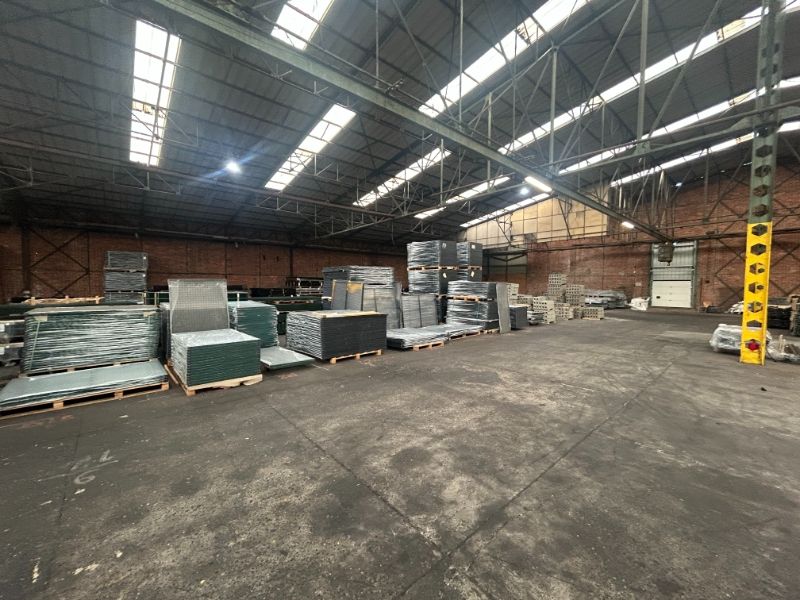 Ruim industrieel magazijn van ca. 6.900 m² met parkeerfaciliteiten foto 6